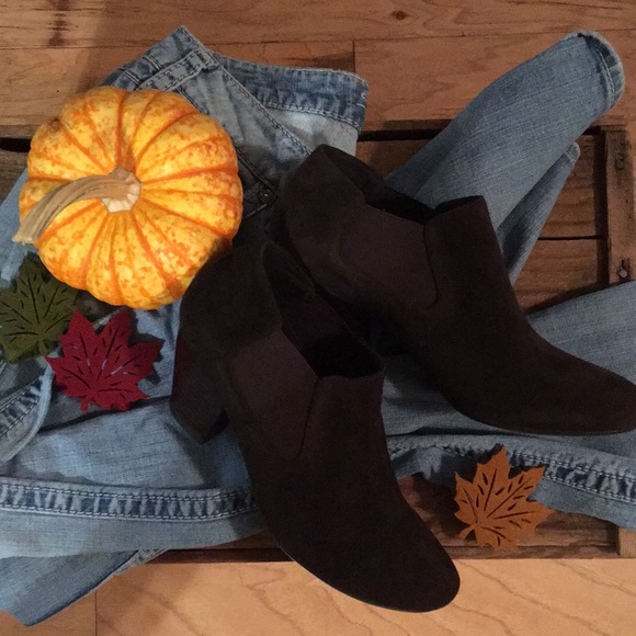 NWOB: Chelsea Booties - Picture 2 of 11